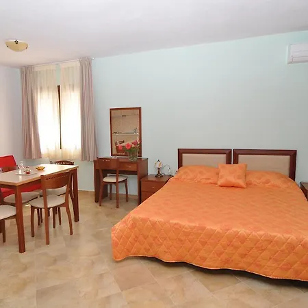 Elia * Skála Marión