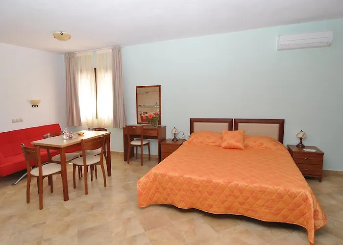 Elia * Skála Marión